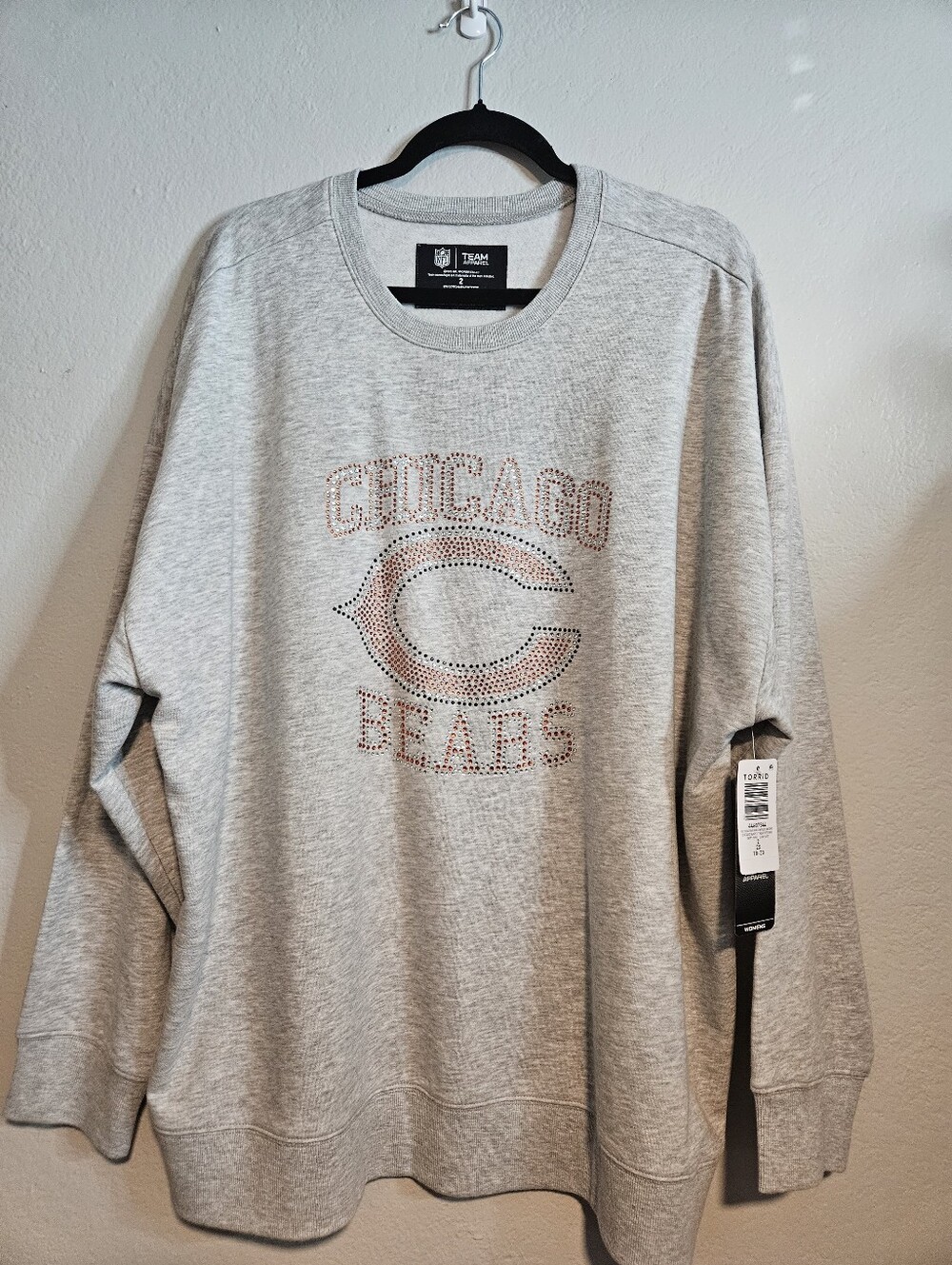 Torrid NFL Chicago Bears Rhinestone Relaxed Fleece Crew Sweatshirt Size 2X NWT - Picture 3 of 9